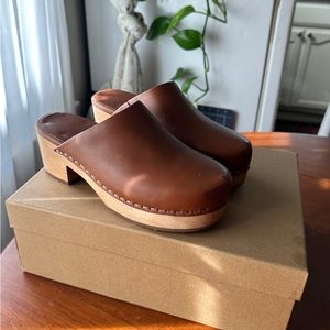 Martino luggage Size 7 Good As New